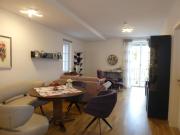 I A 2 Zimmer Wohnung mit Balkon, Lift u. KFZ...