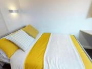 i Q Fiveways House, Wolverhampton Copper En Suite