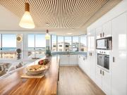 Iconic 'Cirrus' Ocean Views, Central Location &...