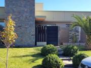 Ideal Casa en Barrio Privado