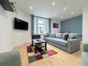 Ideal For Long Stay Comfort | Modern & Central