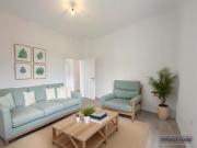 Ideal für Familie oder WG sanierte Altbauwohnung mit 4...