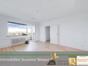 Möbel rein und fertig. Renoviert mit XXL Balkon....