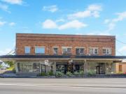 Ideal Location, Close to all