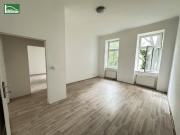 Ideal WG geeignet! Innenhof gerichtete Altbau Wohnung...