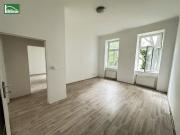 Ideal WG geeignet! Innenhof gerichtete Altbau Wohnung...