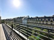 Ideally located on the prestigious Avenue Montaigne, in...