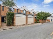 Ideally located, renovated, lifestyle townhouse...