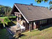 Idyllisches Grundstück mit Holzblockhaus