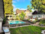 Urlaub zu Hause  Stilvolles Anwesen mit Saunahaus und Teich