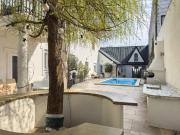 STILVOLLES MEHRFAMILIENHAUS drei Wohneinheiten mit Pool