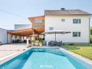 Ihre Lebenschance: Charmantes Zweifamilienhaus mit Pool...