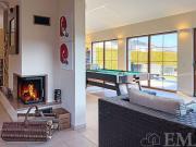 Ihre Traumvilla: Eleganz und Komfort mit Whirlpool Terrasse