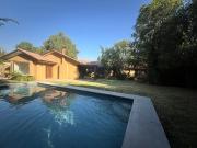 Iluminada casa sector El Huinganal