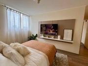 Iluminado con Balcón y Piscina – 2 Dorm. + Estudio –...