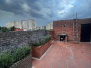 Iluminado, moderno y con balcon