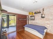 Imóvel com arquitetura imponente e excelente vista para...