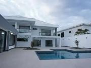 ImÃ³vel para aluguel e venda possui 700 metros quadrados...