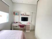 Imóvel para aluguel possui 180 metros quadrados com 3...