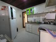 Imóvel para aluguel possui 220 metros quadrados com 2...