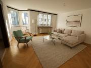 Im Zentrum Altbau mit Charme und grosszügig, sowie Nähe...