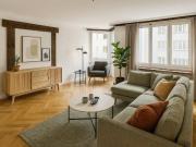 Im Zentrum Altbau mit Charme und grosszügig, sowie Nähe...