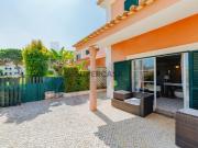 Imagine viver numa moradia em condomínio de luxo, na...