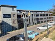 immaculate 2 bedroom apartment on th.
