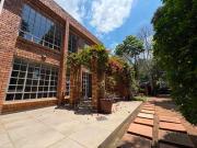 immaculate 3 bedroom townhouse in th.