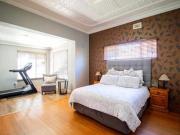 immaculate and modern 3 bedroom fami.
