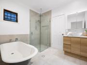Immaculate City view Traditional Beauty in the Cavendish...