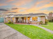 Immaculate Family Living in Alfredton's Premier Locale