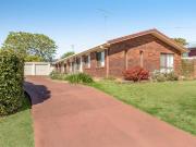 Immaculate Half Duplex in Quiet Centenary Heights Location