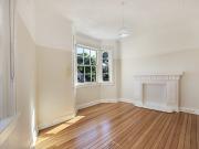 Immaculate one bedroom apartment located in boutique... Immaculate one bedroom apartment located in boutique...