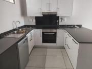 immaculate pristine modern 2 bed 2 b.