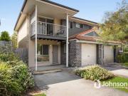 Immaculate Townhouse in Ideal Location !