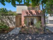 Immaculate Townhouse Offers An Unbeatable Waterside...