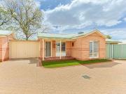 IMMACULATE TOWNHOUSE PRIME LOCATION