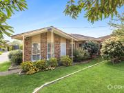 Immaculate Two Bedroom Unit in a Premium Beachside Location