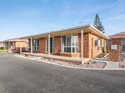 Immaculate Unit in Great Location
