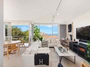 IMMACULATELY PRESENTED APARTMENT WITH SWEEPING HARBOUR VIEWS