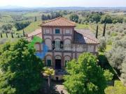 Immediata periferia di Siena vendesi splendida Villa...