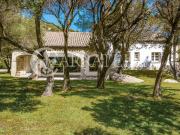 Immersa nel cuore della pittoresca campagna di...