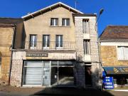 Immeuble à usage d'habitation et de commerces, à...