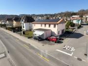 Immeuble de 4 logements avec annexes au centre de Lucens