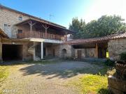 Immeuble en pierre de 270m² hab, terrasses et cour...