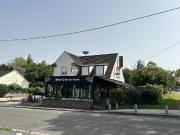 Immeuble mixte avec un restaurant, un appartement, un...