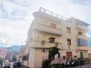 Immobile con giardino e box auto