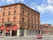 Immobile di 636 m con più di 5 locali in affitto a Bologna
