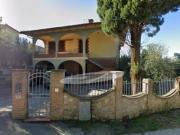 Immobile in asta di 97 m, box auto in vendita a Volterra